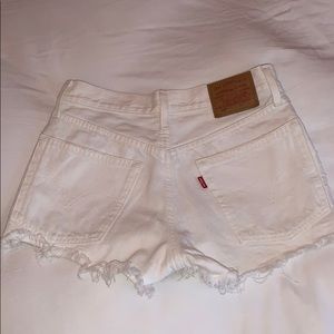 Levi’s 501 short, mid rise!